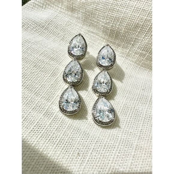 Three tiered teardrop dangle cubic zirconia, super sparkly earrings - Picture 1 of 4